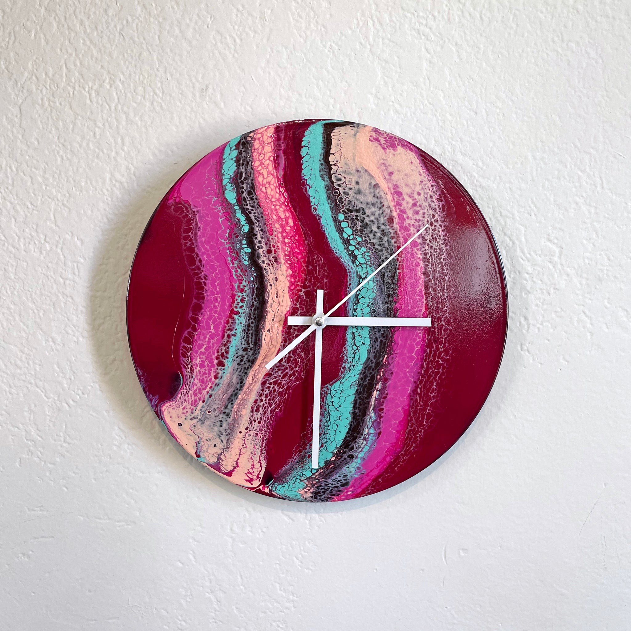 Independence - Upcycled Vinyl Record Pour Painting Clock